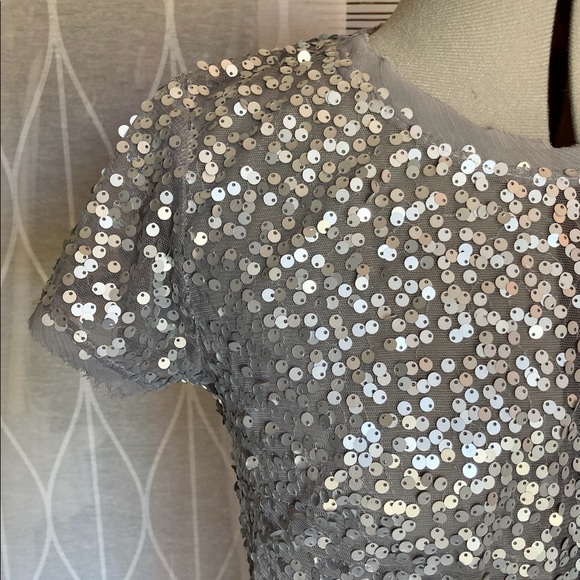 Gray short sleeve tulle top with silver sequins - Picture 2 of 6